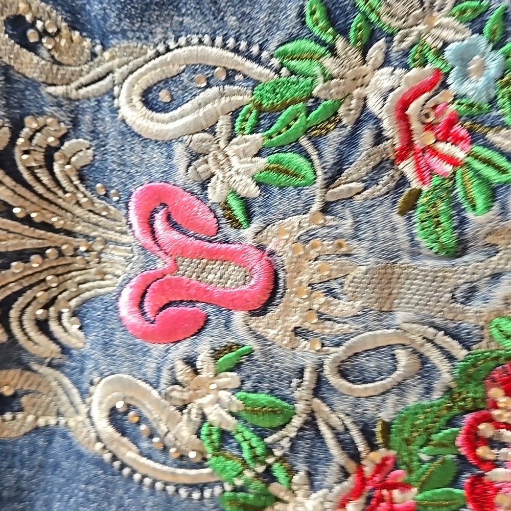 VENUS Floral Embroidered Blue Cropped  Jeans With Rhinestone Detailing - Picture 4 of 15